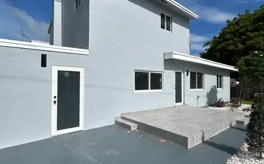 601 NW 1