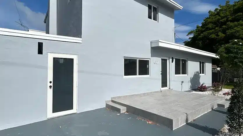 601 NW 1